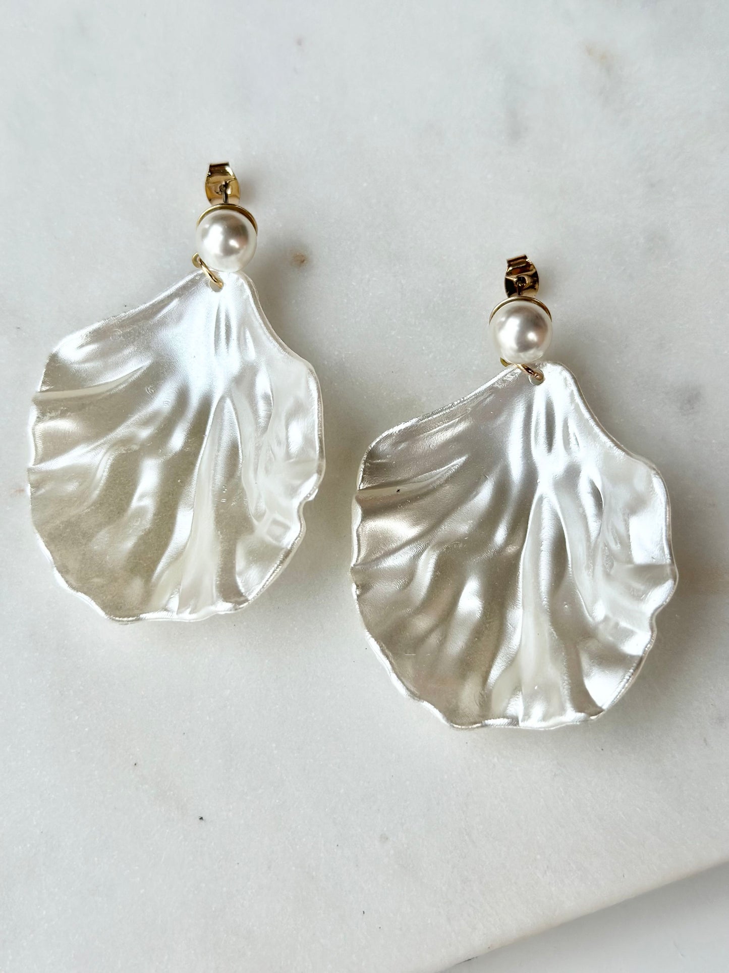 oval pearl shell earrings