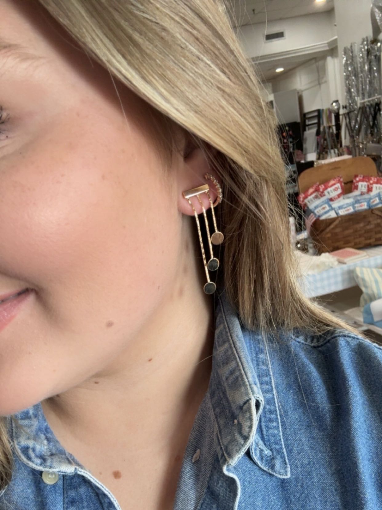 gradual disc drop earrings