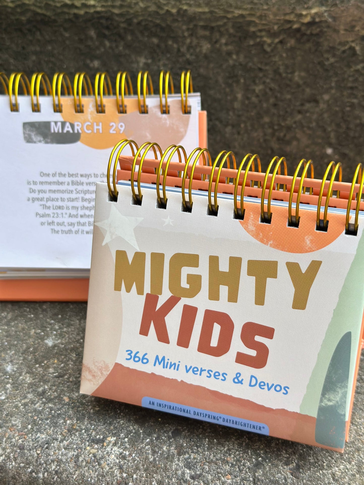 Mighty Kids - 366 mini verses and devos