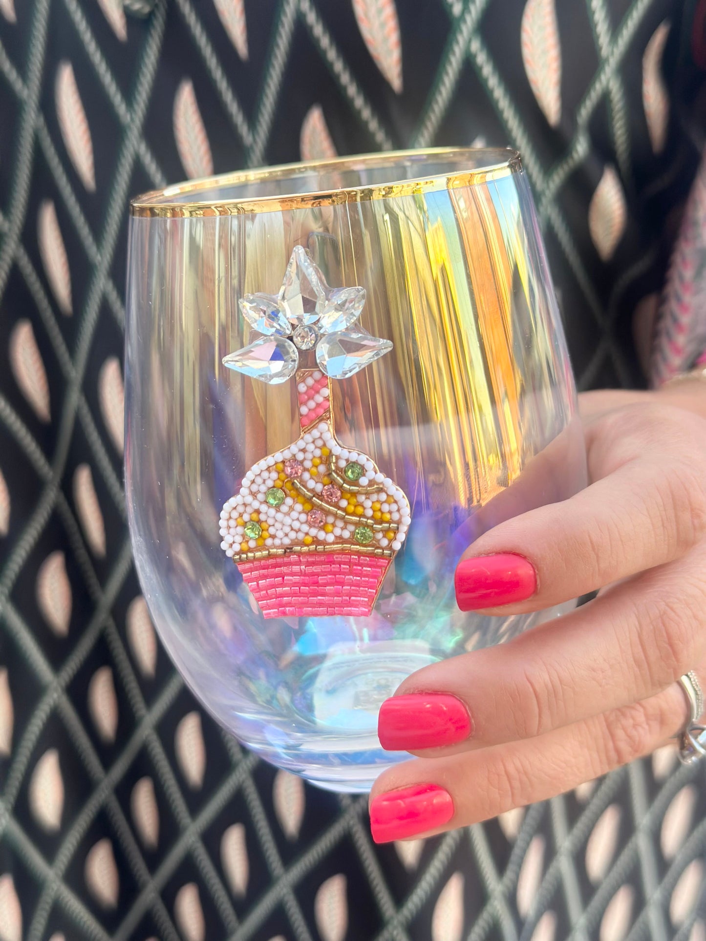 piece of cup-cake stemless wine glass