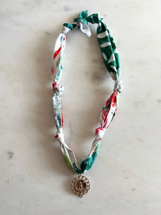 the pookie scarf necklace - scallop coin