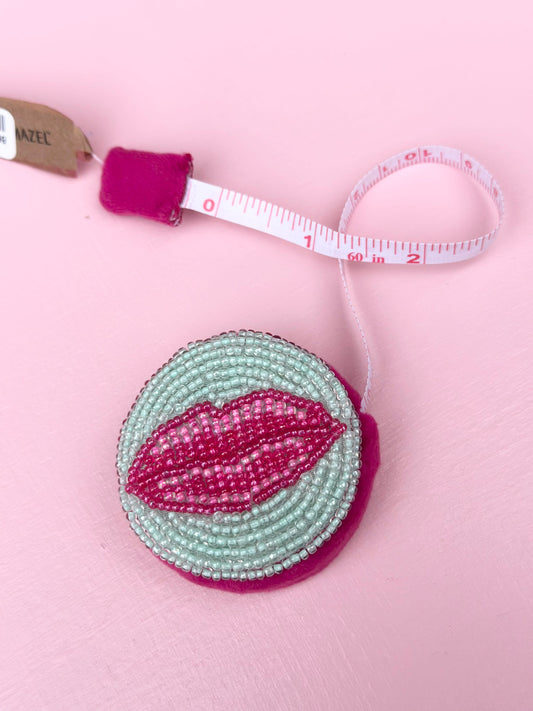 glass bead tape measure - lips