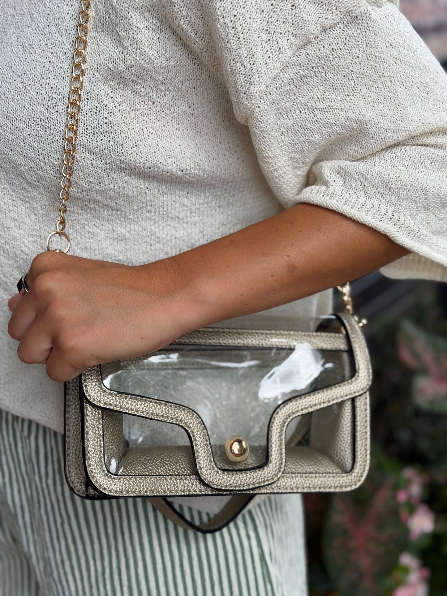the evolve crossbody